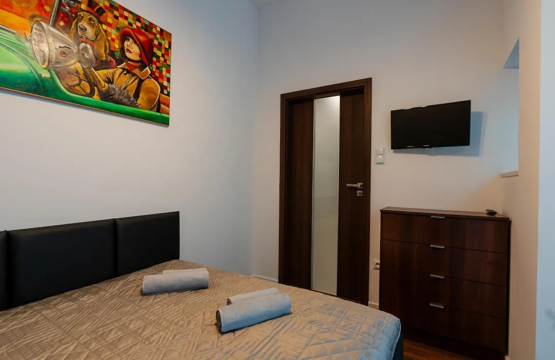 Luna Prestige Suite - Old Town Center & Main Station-1